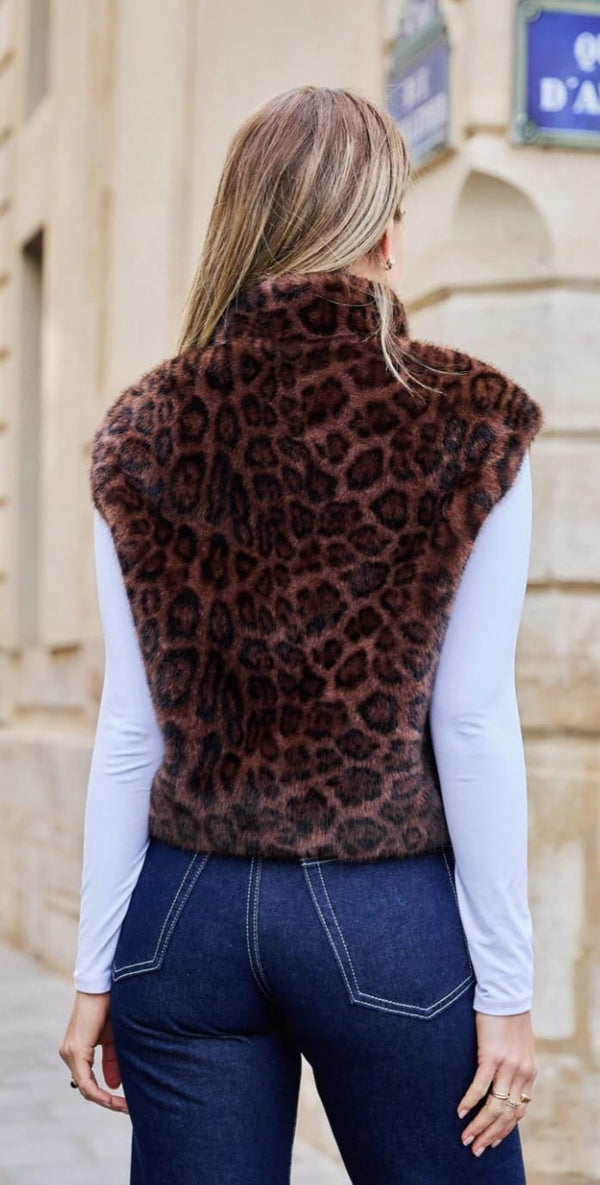 Gaby Leopard سترة من الفرو الصناعي بنقشة جلد النمر وياقة عالية وسحاب