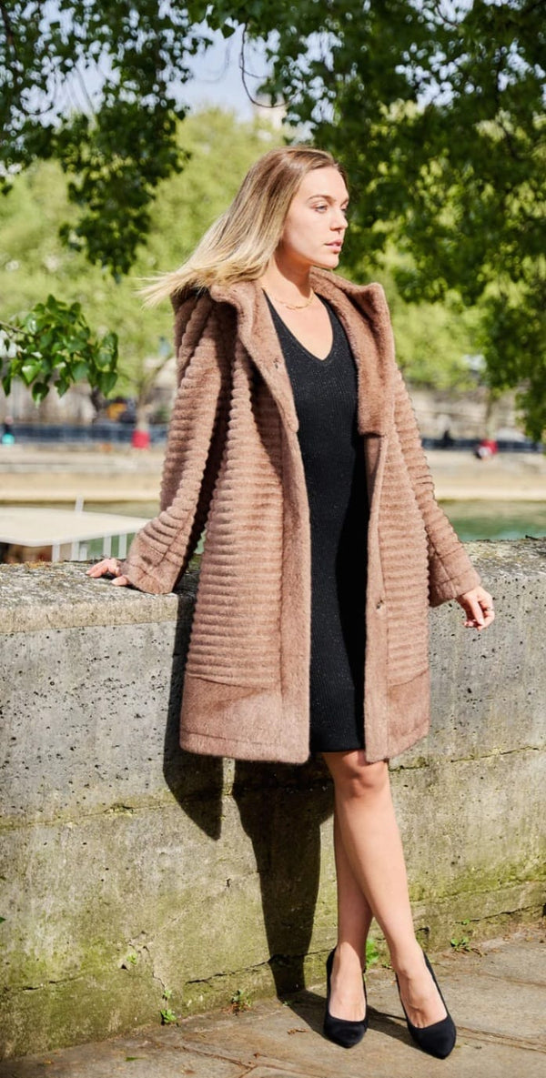 Gianna معطف طويل من الفرو الصناعي بغطاء للرأس