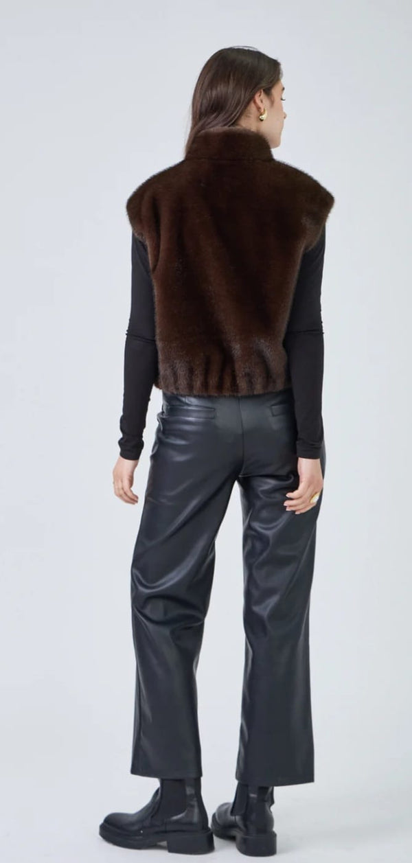 Gaby سترة من الفرو الصناعي بسحاب وياقة عالية