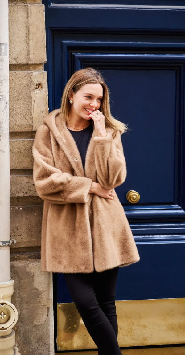 Lisa معطف طويل من الفرو الصناعي بغطاء للرأس