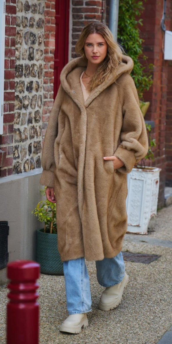 Isabella معطف طويل من الفرو الصناعي بغطاء للرأس