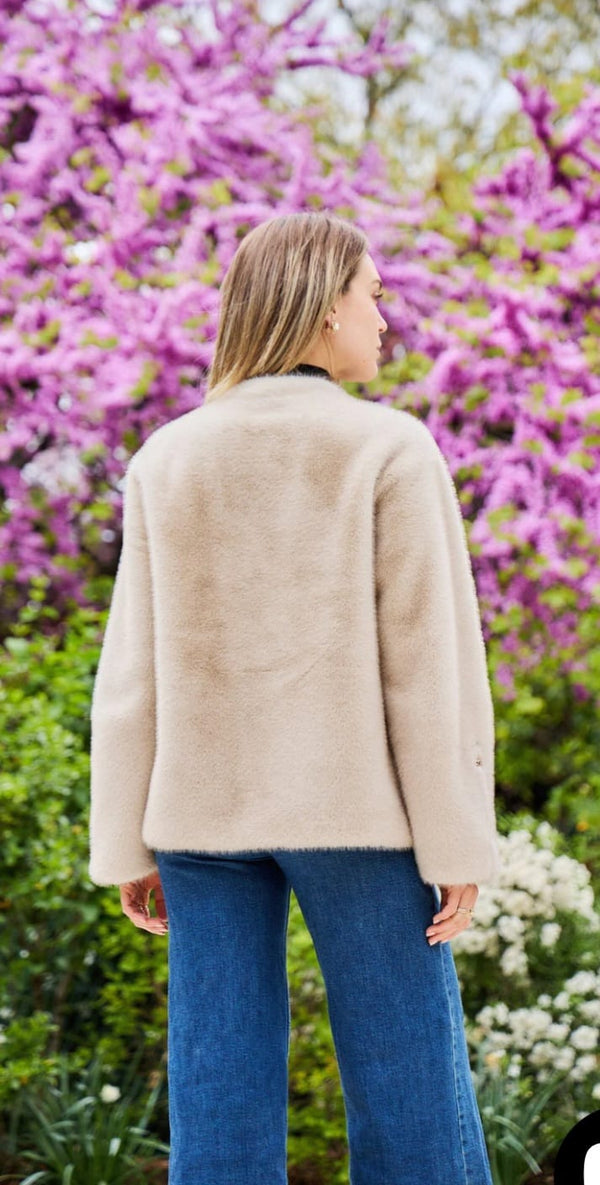 Amelia سترة من الفرو الصناعي بأزرار