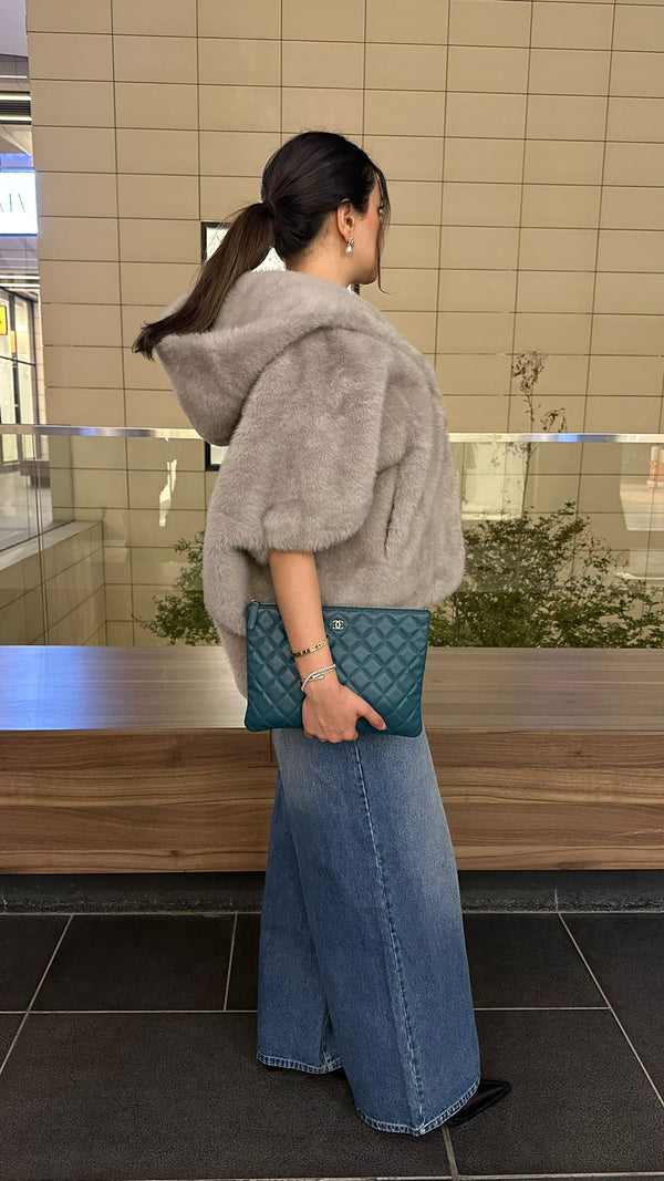 Leonie سترة من الفرو الصناعي بغطاء للرأس