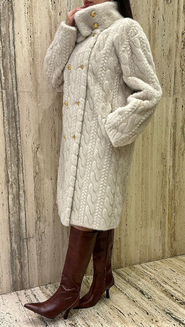 Sonia معطف طويل من الفرو الصناعي بنمط مضفر