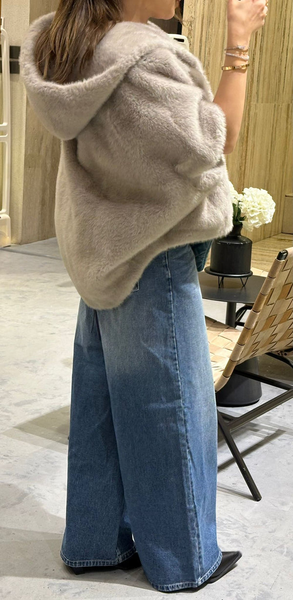 Leonie سترة من الفرو الصناعي بغطاء للرأس