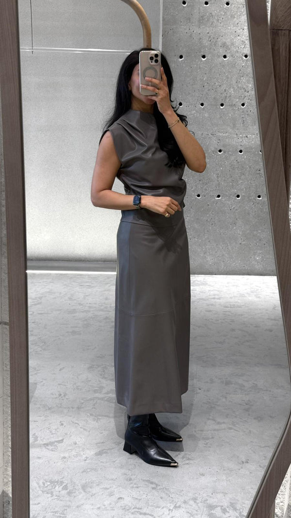 54-2036/6017 Faux Leather Top with Long Skirt بلوزة من الجلد الصناعي مع تنورة طويلة