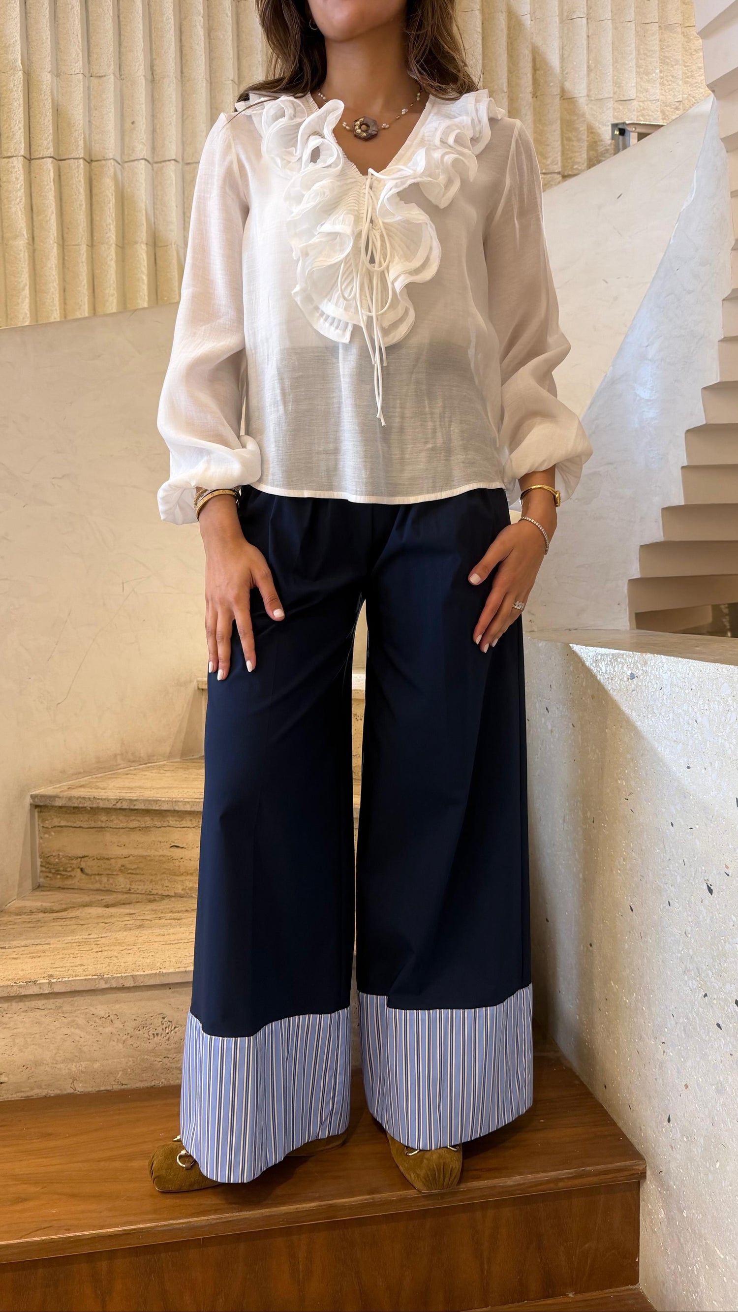 6207004 Pleated Ruffled Collared Top بلوزة شفافة مكشكشة بياقة مطوية - Brown Loft