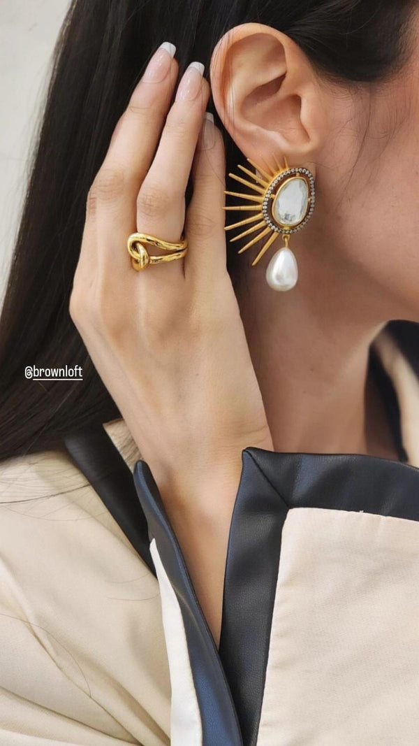 Golden Sun Eclipse Earrings أقراط كسوف الشمس الذهبية