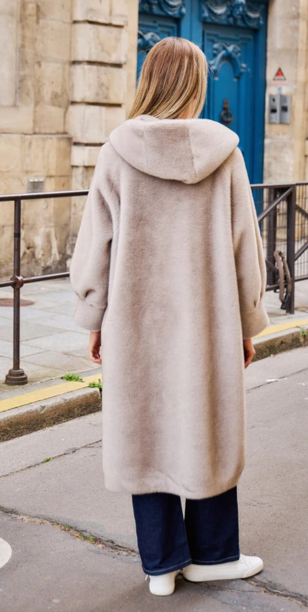 Isabella معطف طويل من الفرو الصناعي بغطاء للرأس