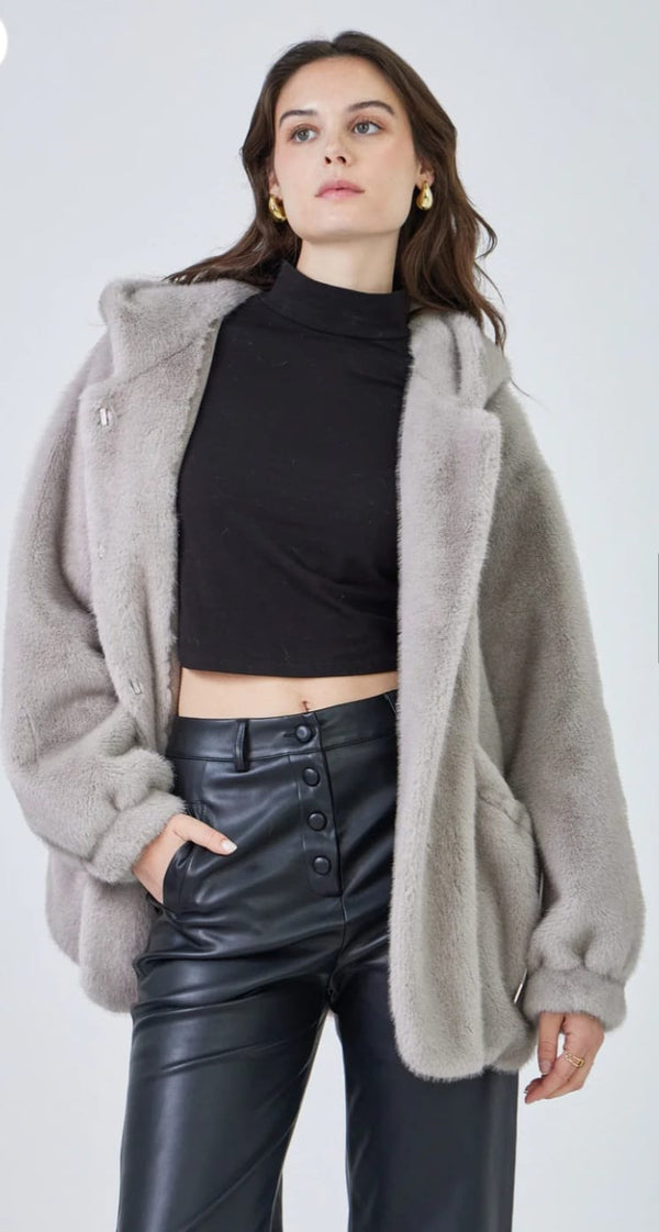 Selena - Faux Fur Hooded Coat معطف بغطاء رأس من الفرو الصناعي