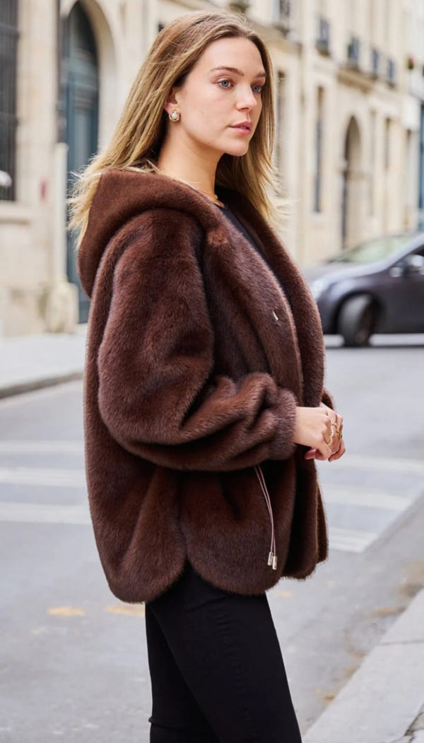 Selena - Faux Fur Hooded Coat معطف بغطاء رأس من الفرو الصناعي