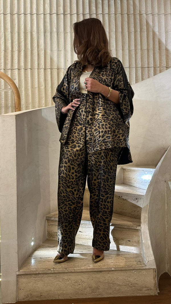8401.3017/2039  Metallic Leopard Shirt and Relaxed Tapered Pants قميص جلد النمر المعدني وبنطلون ضيق مريح