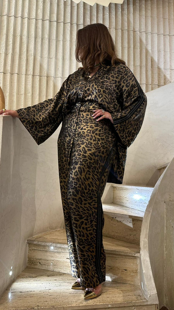 8401.3017/2039  Metallic Leopard Shirt and Relaxed Tapered Pants قميص جلد النمر المعدني وبنطلون ضيق مريح