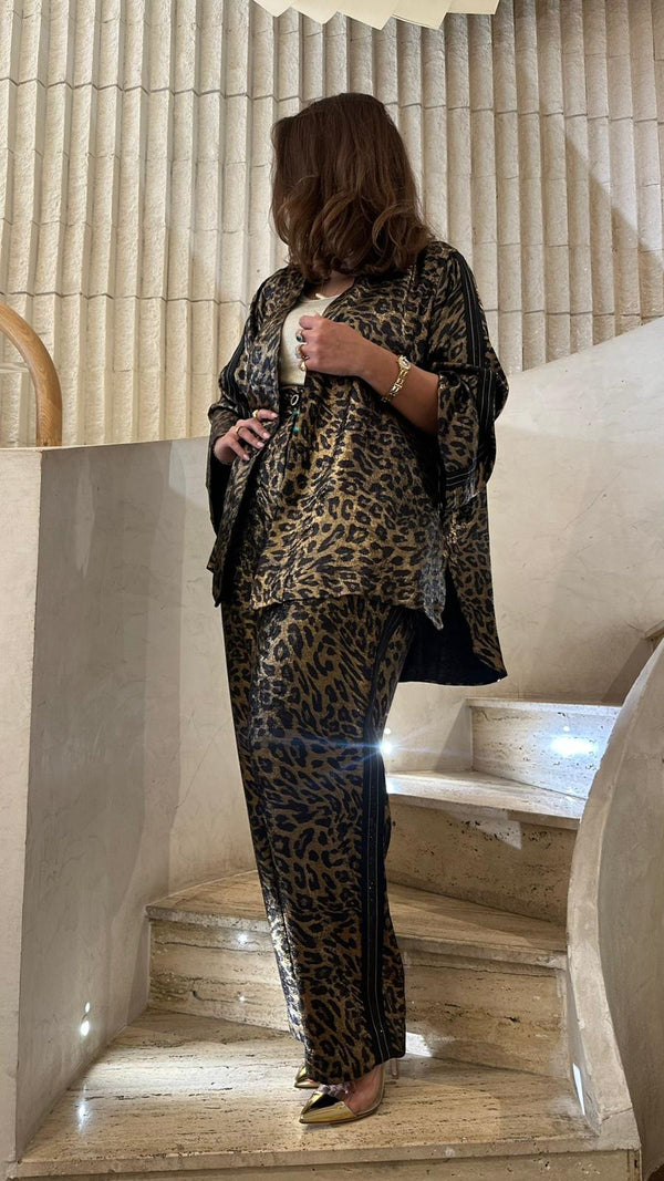 8401.3017/2039  Metallic Leopard Shirt and Relaxed Tapered Pants قميص جلد النمر المعدني وبنطلون ضيق مريح