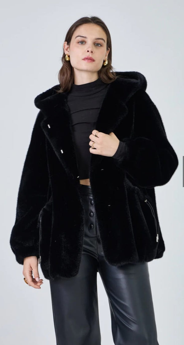 Selena - Faux Fur Hooded Coat معطف بغطاء رأس من الفرو الصناعي