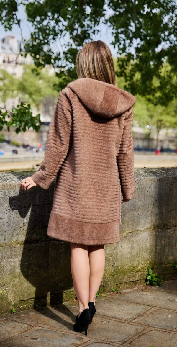 Gianna معطف طويل من الفرو الصناعي بغطاء للرأس