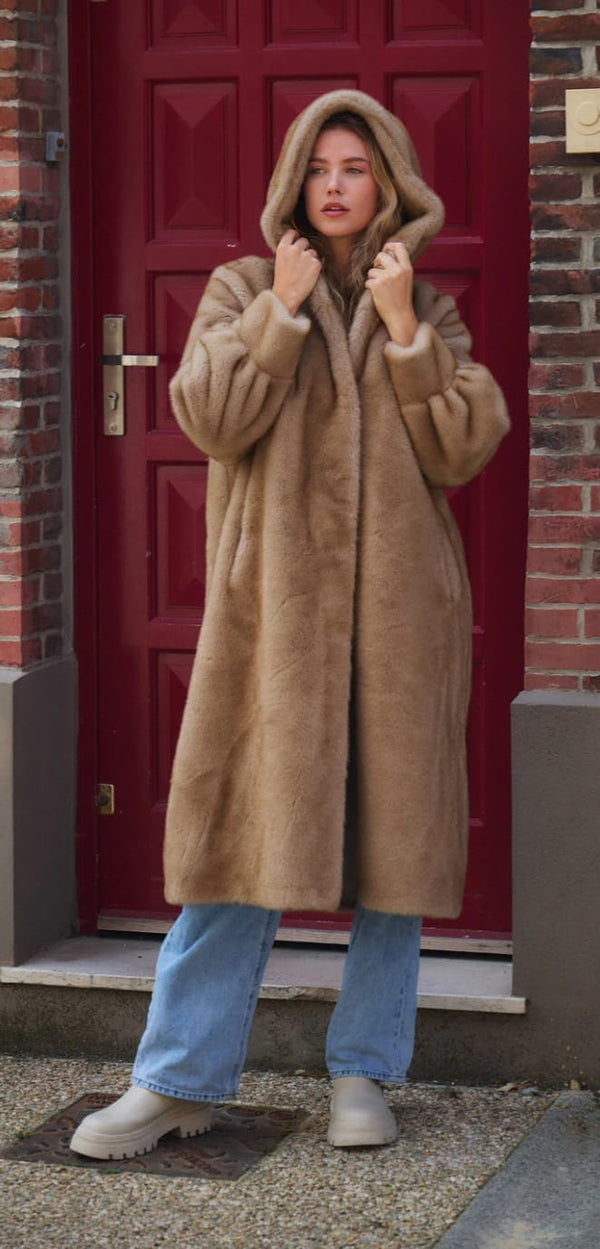 Isabella معطف طويل من الفرو الصناعي بغطاء للرأس