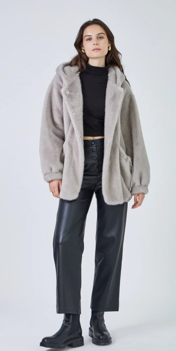 Selena - Faux Fur Hooded Coat معطف بغطاء رأس من الفرو الصناعي