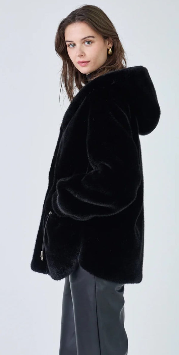 Selena - Faux Fur Hooded Coat معطف بغطاء رأس من الفرو الصناعي