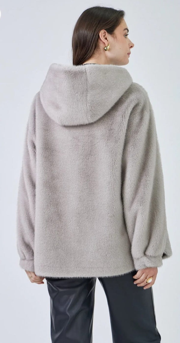 Selena - Faux Fur Hooded Coat معطف بغطاء رأس من الفرو الصناعي