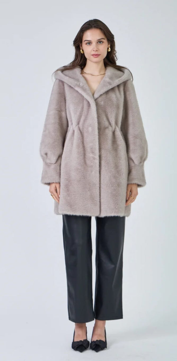 Lisa - Faux Fur Long Coat معطف طويل من الفرو الصناعي