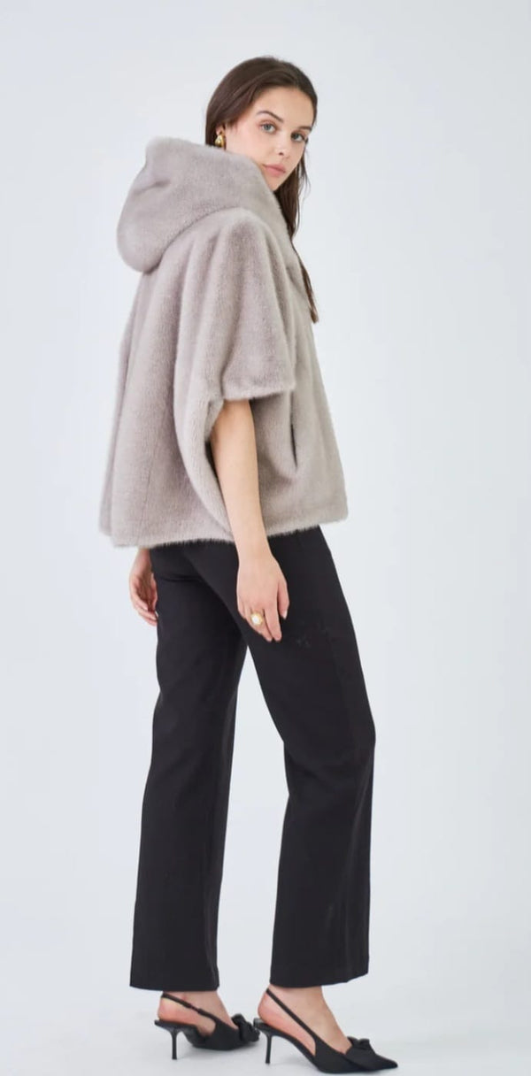 Leonie سترة من الفرو الصناعي بغطاء للرأس