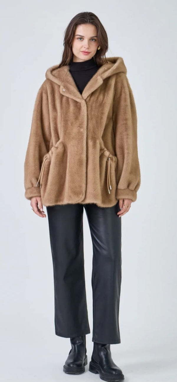 Selena - Faux Fur Hooded Coat معطف بغطاء رأس من الفرو الصناعي