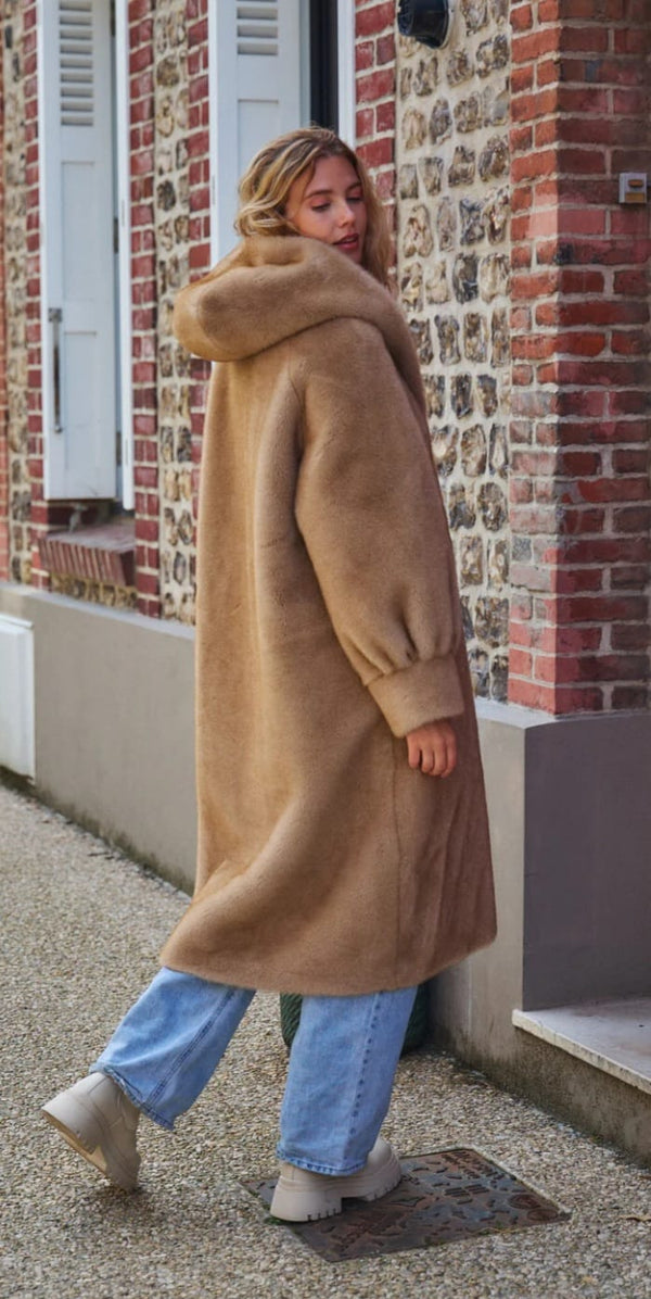 Isabella معطف طويل من الفرو الصناعي بغطاء للرأس