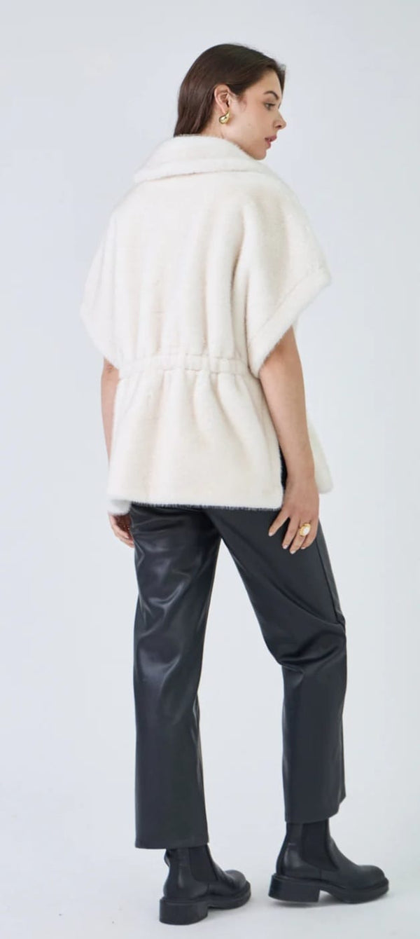 Jackie سترة كبيرة الحجم من الفرو الصناعي