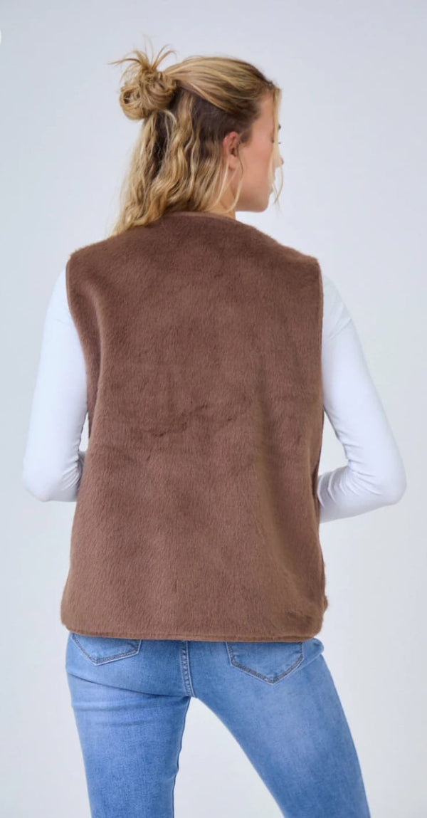 Jane سترة من الفرو الصناعي بسحّاب وفتحة رقبة مستديرة