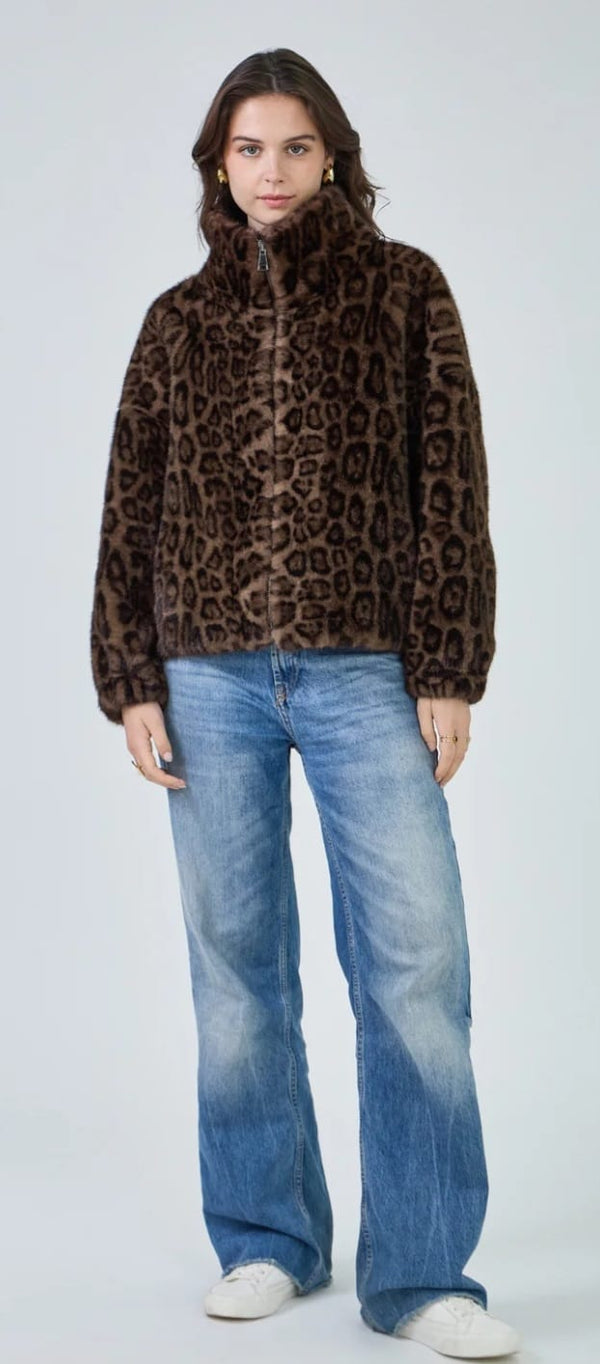 Melia Leopard سترة من الفرو الصناعي بطبعة جلد النمر