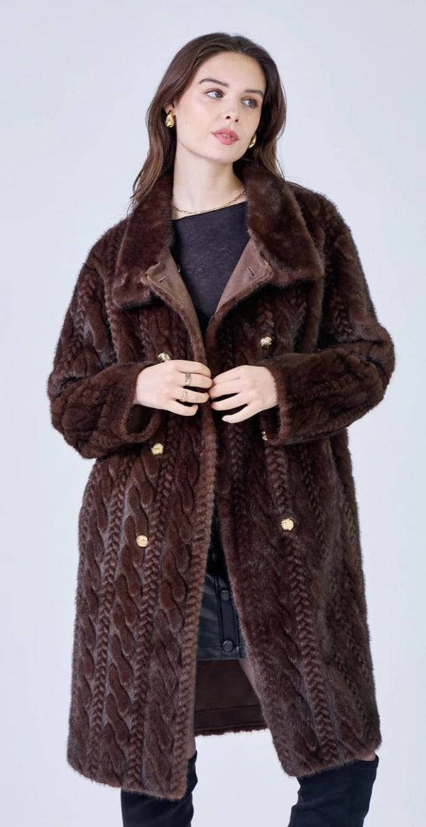 Sonia معطف طويل من الفرو الصناعي بنمط مضفر
