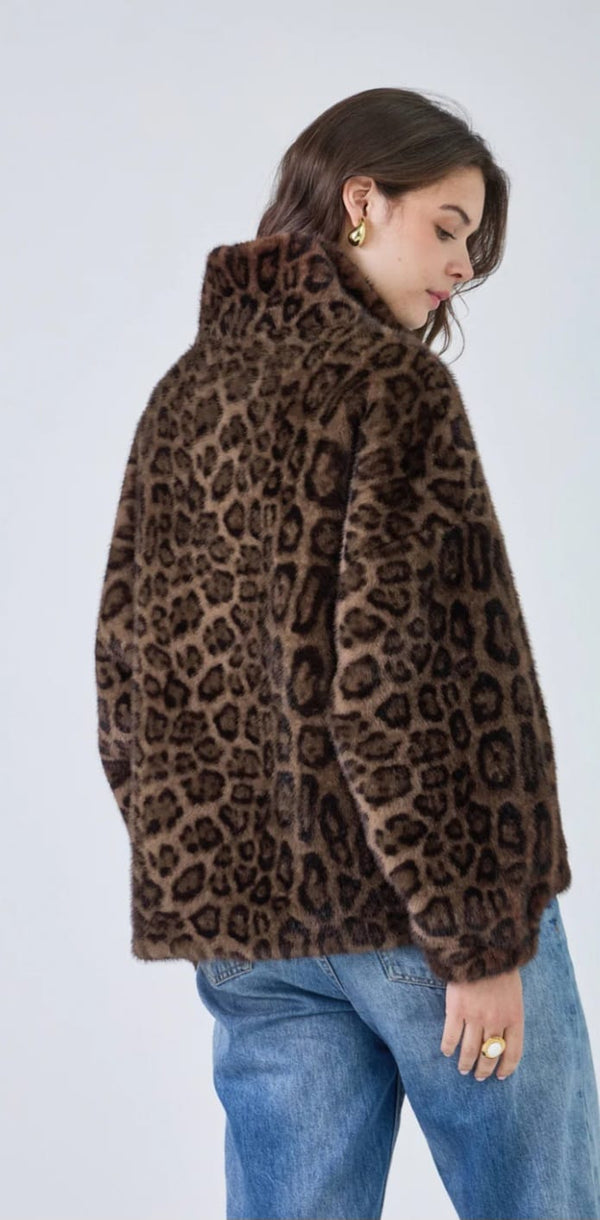 Melia Leopard سترة من الفرو الصناعي بطبعة جلد النمر