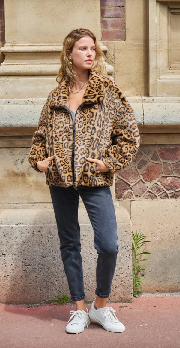 Margot سترة من الفرو الصناعي بطبعة جلد النمر