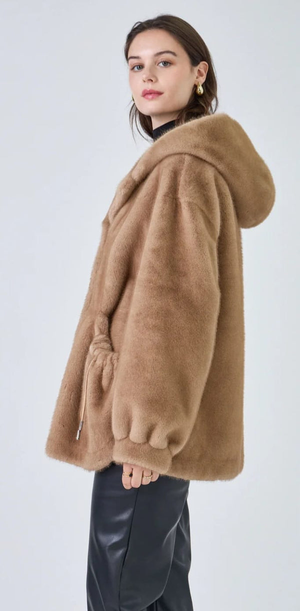 Selena - Faux Fur Hooded Coat معطف بغطاء رأس من الفرو الصناعي