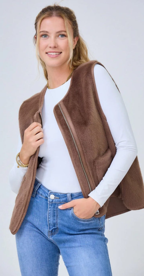 Jane سترة من الفرو الصناعي بسحّاب وفتحة رقبة مستديرة