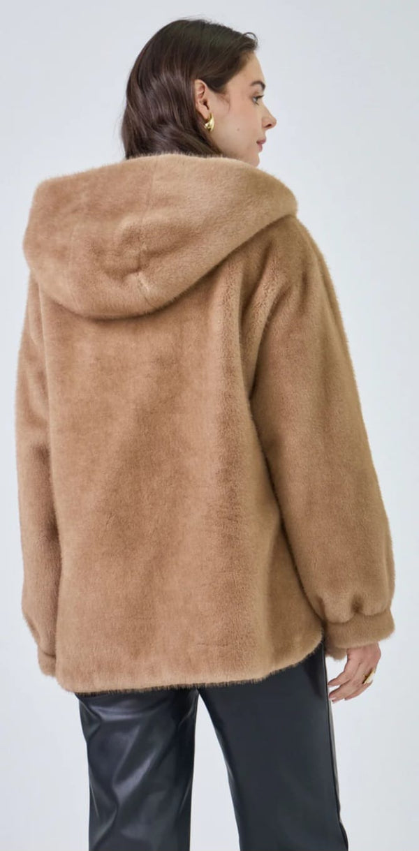 Selena - Faux Fur Hooded Coat معطف بغطاء رأس من الفرو الصناعي