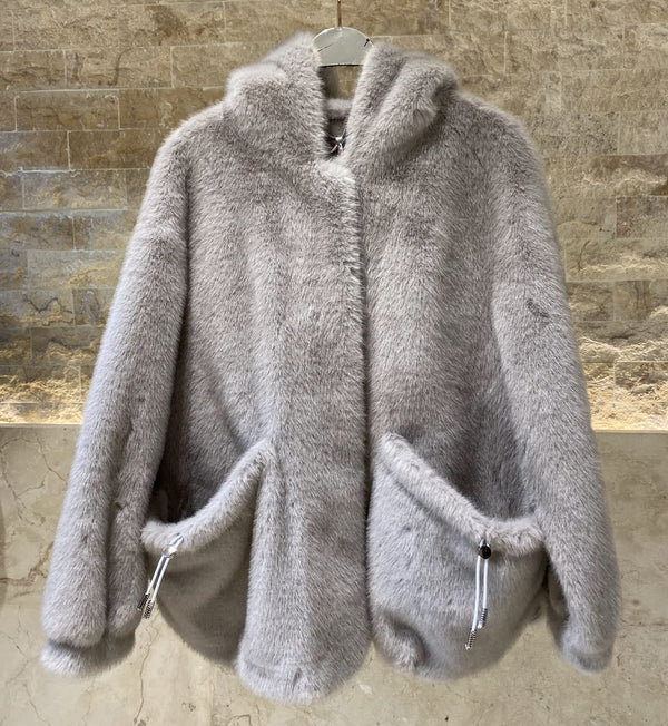Selena - Faux Fur Hooded Coat معطف بغطاء رأس من الفرو الصناعي