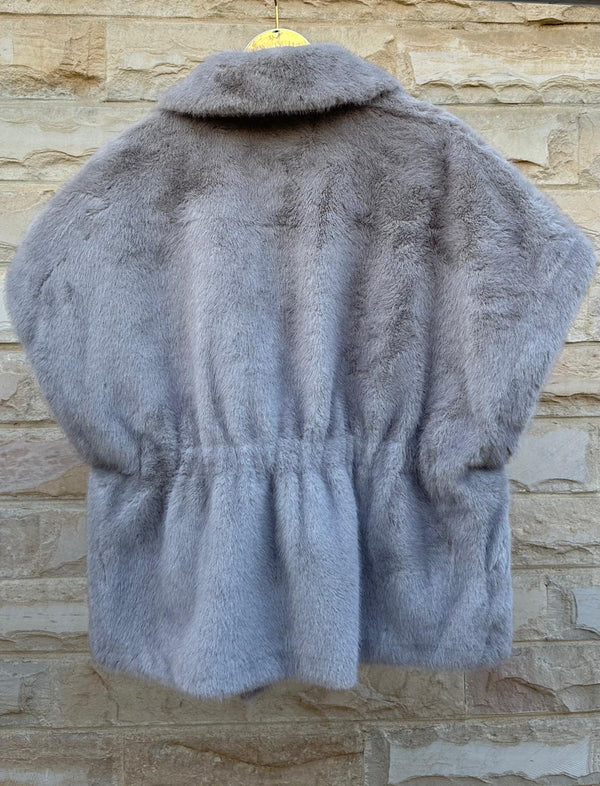 Jackie سترة كبيرة الحجم من الفرو الصناعي