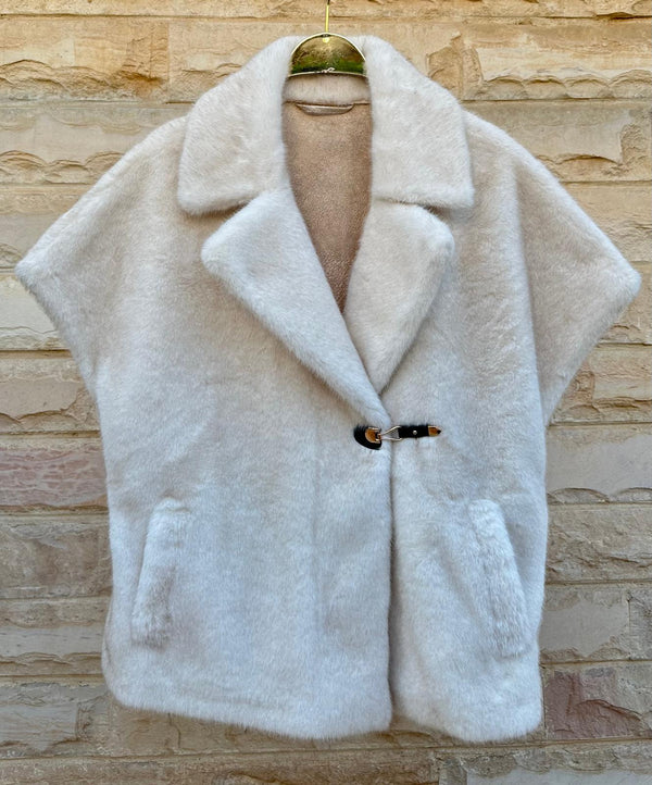 Jackie سترة كبيرة الحجم من الفرو الصناعي