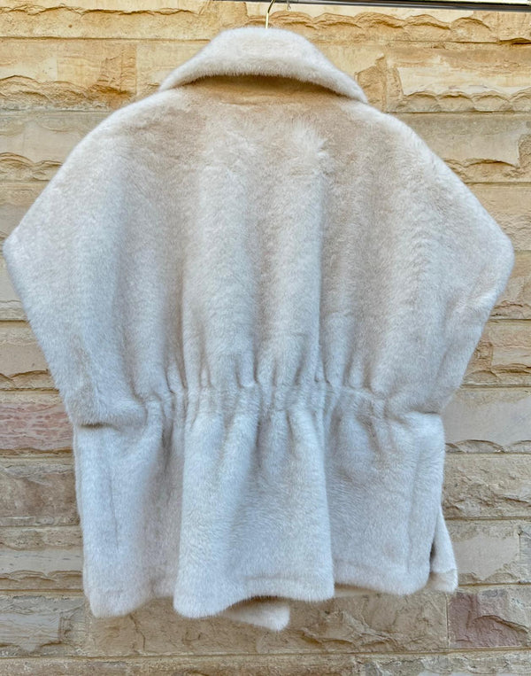 Jackie سترة كبيرة الحجم من الفرو الصناعي