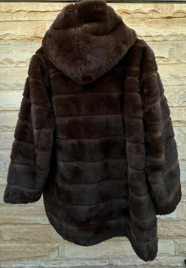 Britany معطف طويل من الفرو الصناعي بغطاء للرأس