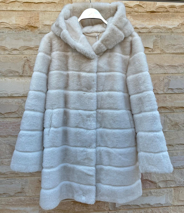 Britany معطف طويل من الفرو الصناعي بغطاء للرأس