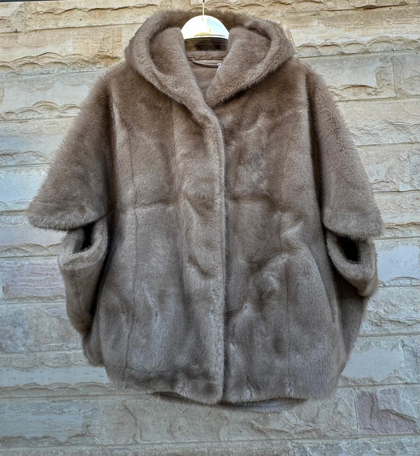 Leonie سترة من الفرو الصناعي بغطاء للرأس