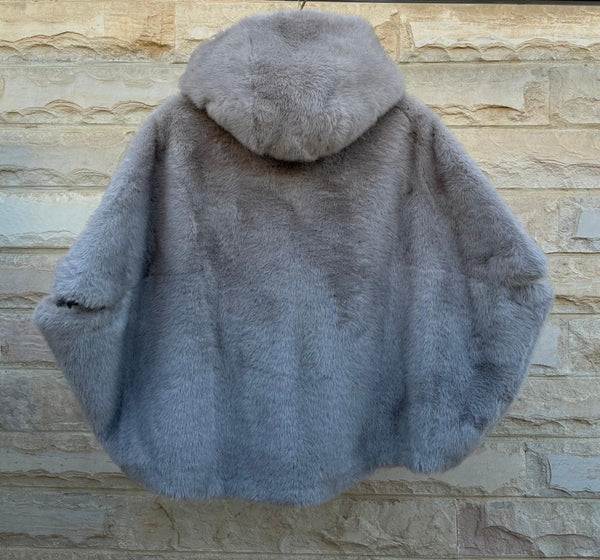 Leonie سترة من الفرو الصناعي بغطاء للرأس