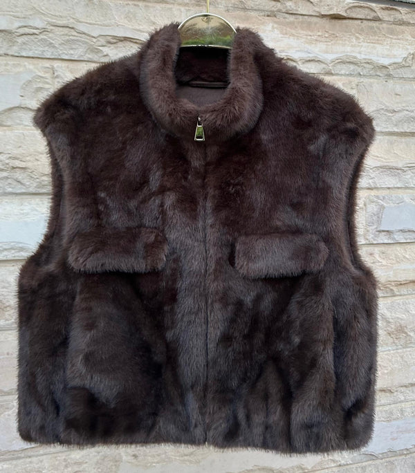 Gaby سترة من الفرو الصناعي بسحاب وياقة عالية