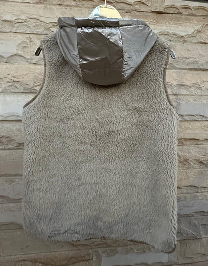 Mila Contrast Hooded Fleece Vest