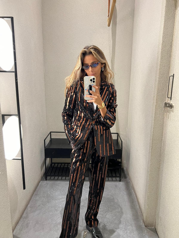 32634/32647 جاكيت مخملي مزين بالترتر وبنطلون مخملي مزين بالترتر بساق مستقيمة