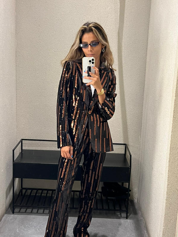 32634/32647 جاكيت مخملي مزين بالترتر وبنطلون مخملي مزين بالترتر بساق مستقيمة