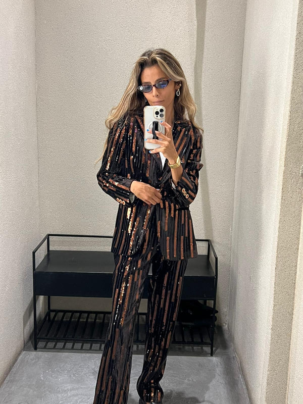 32634/32647 جاكيت مخملي مزين بالترتر وبنطلون مخملي مزين بالترتر بساق مستقيمة